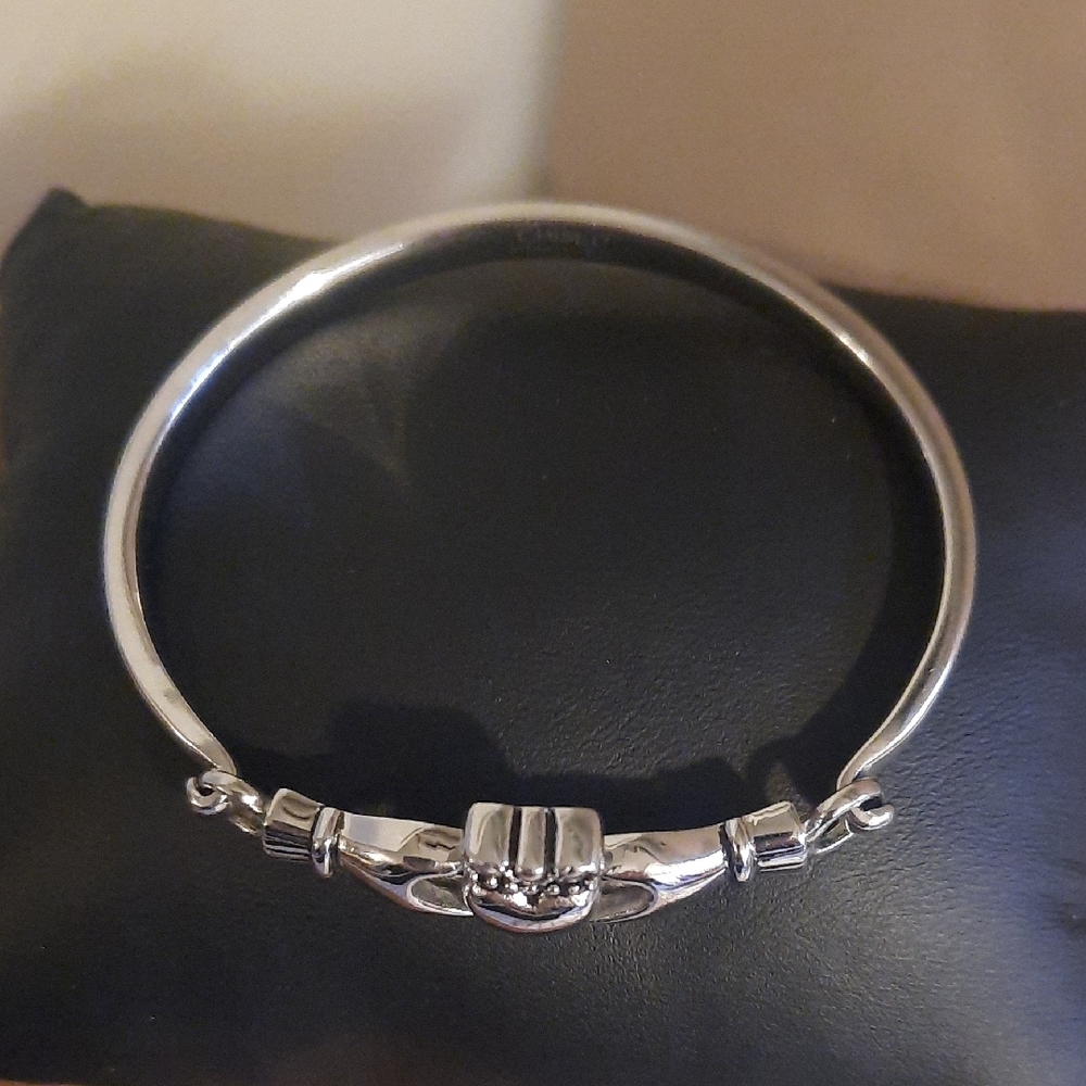 Chisel Stainless Steel Claddagh Bracelet. - Picture 2 of 3